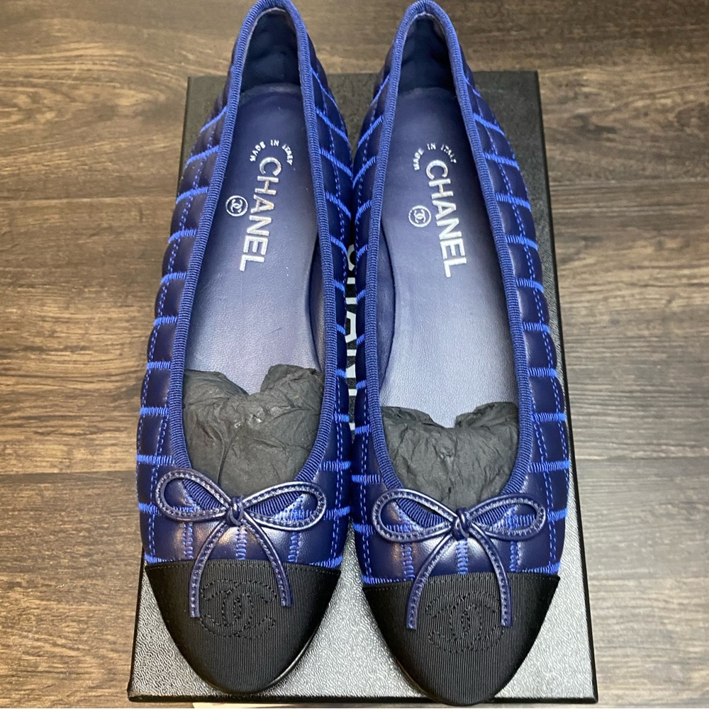 New CHANEL Lambskin Embroidery & Grosgrain Ballet Flats Navy Blue